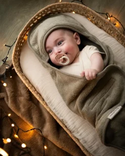 Interiør|BabysOnly Baby's Only Hooded Baby Tæppe med Fødder Cozy, Urban Green Grøn