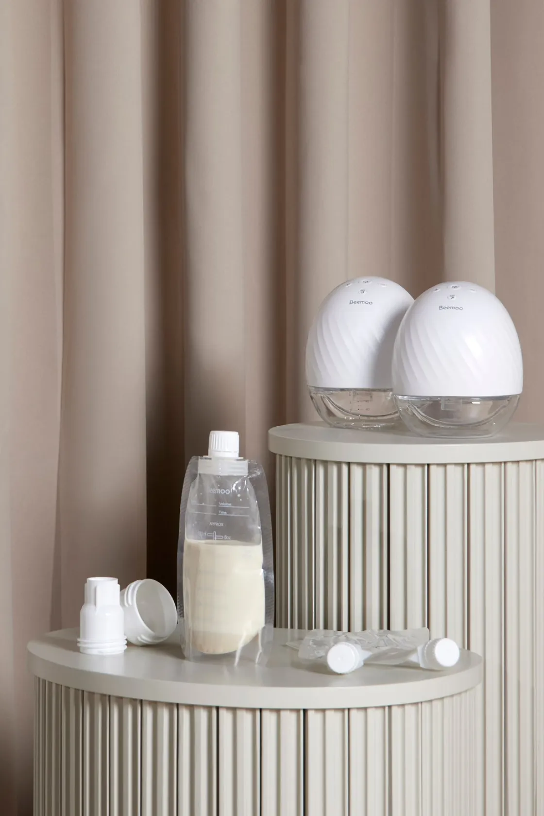 Amning|Beemoo CARE Wearable Elektrisk Brystpumpe Dobbelt inkl. Modermælksposer 180 ml 30-pak