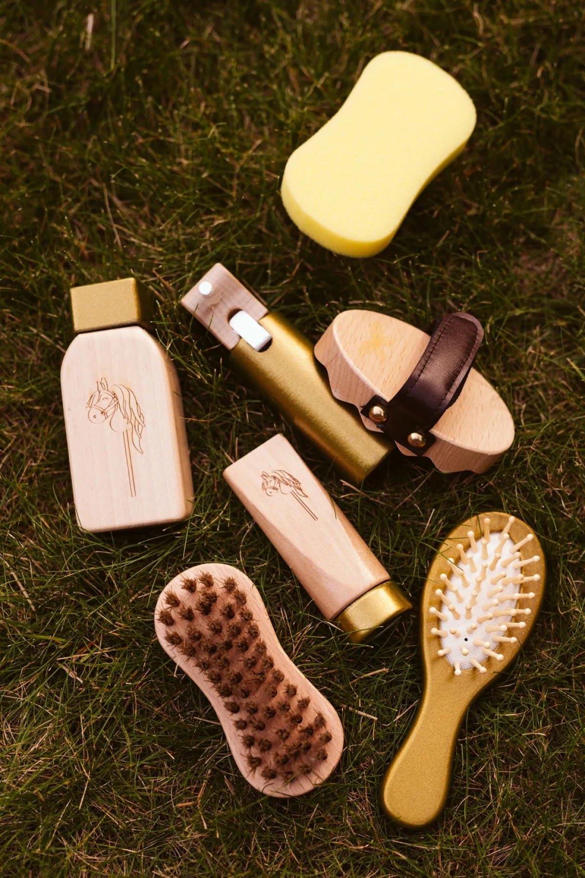 Dukker & Bamser|byASTRUP Plejesæt til Kæpheste Flerfarvet