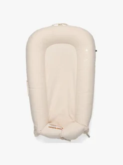 Børnesenge & Tilbehør|DockATot Deluxe+ Babynest, Sand Chambray