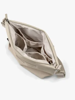 Pusletasker|DoneByDeer Done By Deer Pusletaske med Barnevognskroge, Sandfarvet Beige