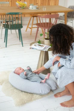 Doomoo Graviditet|Amning- Amme- & Graviditetspude Buddy Stribet, Lysegrå