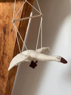 Børn EgmontToys Børnesenge & Tilbehør-Egmont Toys Uro Flyvende Gås