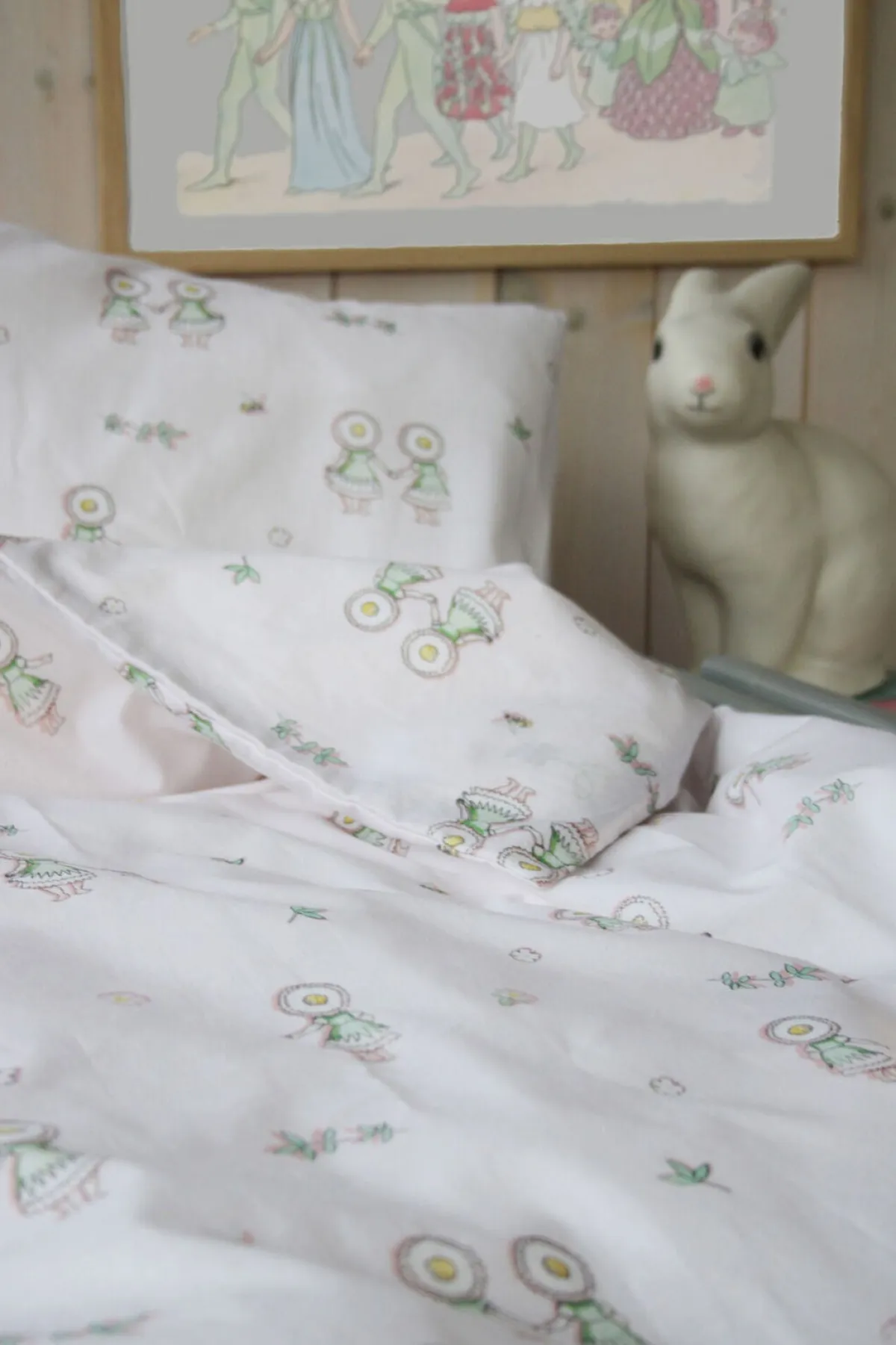 Børn ElsaBeskow Sengetøj-Elsa Beskow Blomsterfesten Sengesæt 150 x 210, Sandfarvet