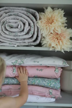 Børn ElsaBeskow Sengetøj-Elsa Beskow Blomsterfesten Sengesæt 150 x 210, Sandfarvet