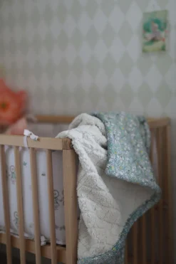 Sengetøj|ElsaBeskow Elsa Beskow Blomsterfesten Sengesæt 100 x 130 Tremmeseng, Sandfarvet