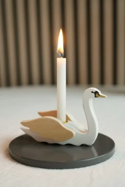 Interiør|JaBaDaBaDo Lysestage Svane, Multi