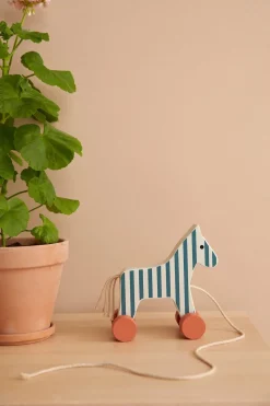 Trælegetøj|KidsConcept Kids Concept Trækdyr Hest Stribet Carl Larsson Flerfarvet
