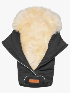 Køreposer|Nordlys Saga Lammeskindskørepose, Sort/Natur Hvid/Sort