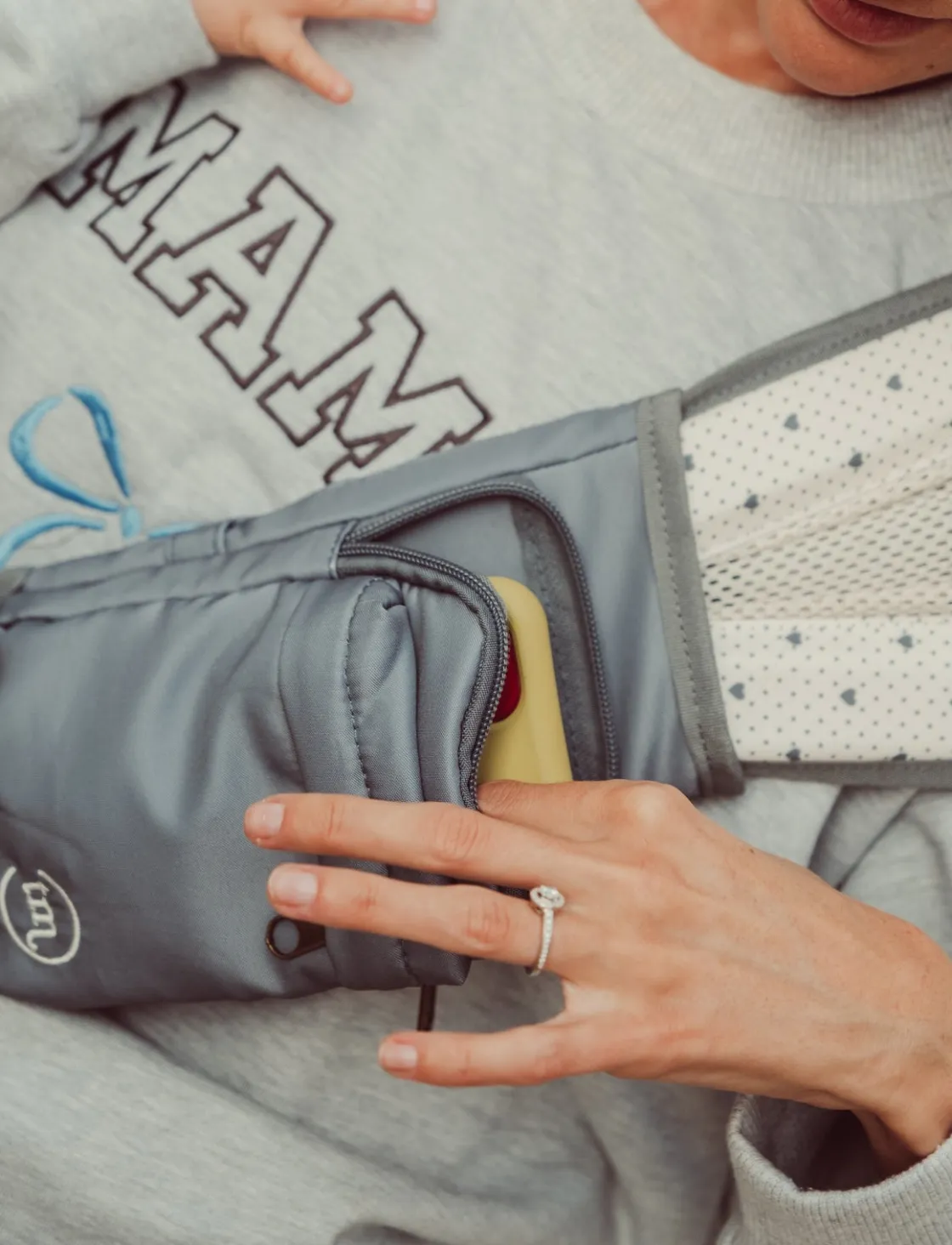 Bæreseler, Strækvikler & Bærestole|Thatsmine That's Mine Cleo Bæresele, Lots Of Love Sky Beige/Grå