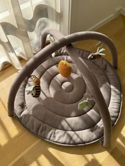 Babylegetøj|VanillaCopenhagen Vanilla Copenhagen Honeybee Aktivitetstæppe, Wood